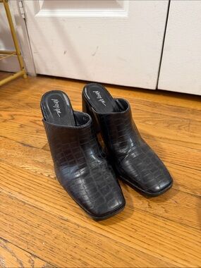 Nasty Gal Black Croc-Embossed Square-Toe Slip-On Mules
